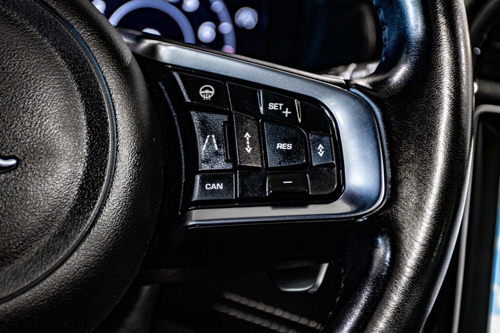 Jaguar F-PACE R-SPORT V6 NAVIGATION TOIT PANORAMIQUE MAGS 22'' 2019 à Montréal, Québec - 31 - w1024h768px