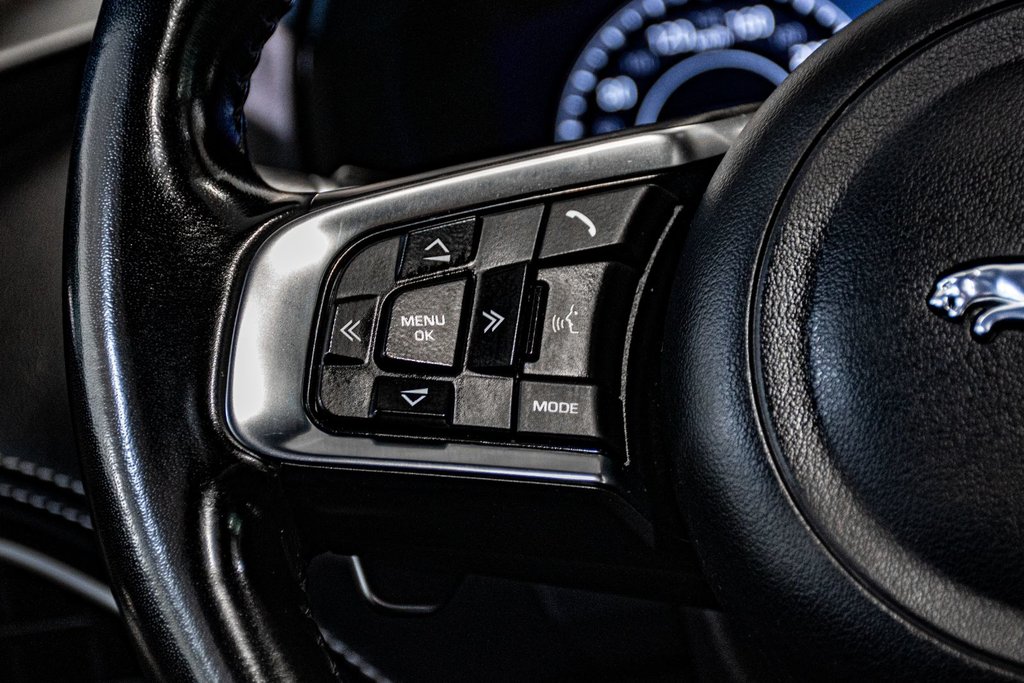 Jaguar F-PACE R-SPORT V6 NAVIGATION TOIT PANORAMIQUE MAGS 22'' 2019 à Montréal, Québec - 30 - w1024h768px