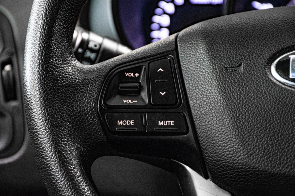 2013 Kia Rio LX SIEGES CHAUFFANTS AIR CLIMATISÉ MANUELLE in Montréal, Quebec - 28 - w1024h768px
