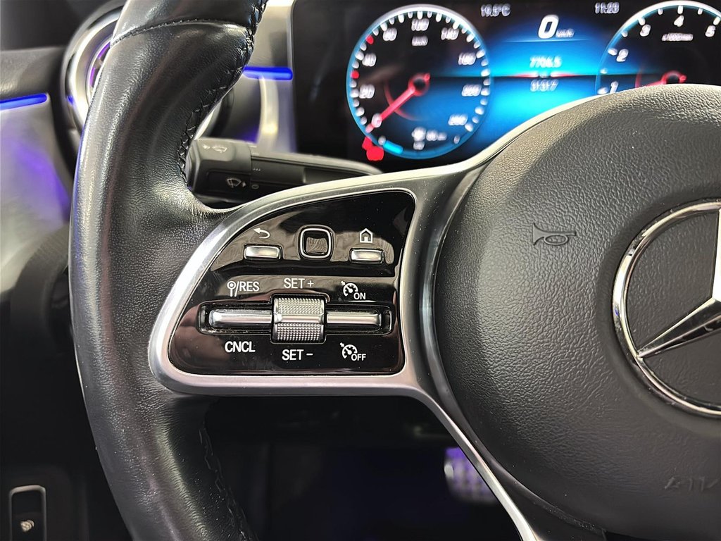 Mercedes-Benz A-Class A 220 4MATIC AMG Night Package, TOIT CUIR 2022 à Montréal, Québec - 17 - w1024h768px