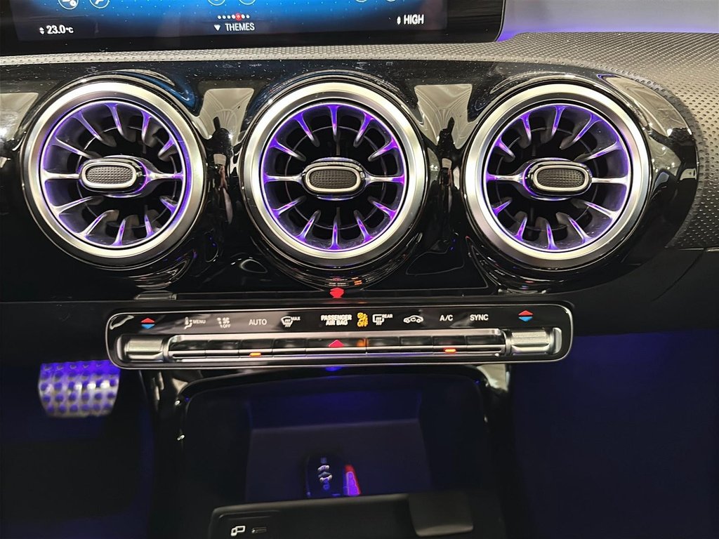 Mercedes-Benz A-Class A 220 4MATIC AMG Night Package, TOIT CUIR 2022 à Montréal, Québec - 21 - w1024h768px