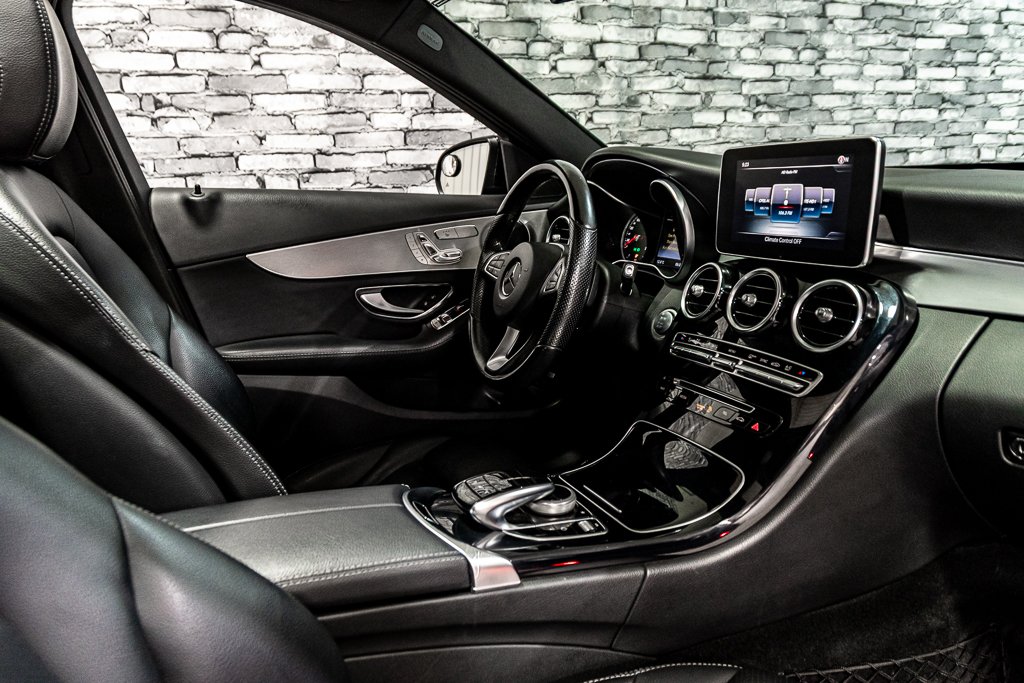 2017 Mercedes-Benz C-Class C 300 4MATIC CUIR TOIT PANORAMIQUE NAVI AMG PACK in Montréal, Quebec - 17 - w1024h768px