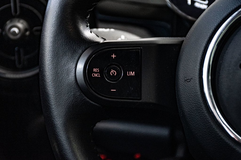2024 MINI 5 Door COOPER TOIT OUVRANT NAVIGATION CAM CUIR in Montréal, Quebec - 31 - w1024h768px