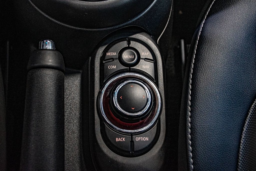 2024 MINI 5 Door COOPER TOIT OUVRANT NAVIGATION CAM CUIR in Montréal, Quebec - 27 - w1024h768px
