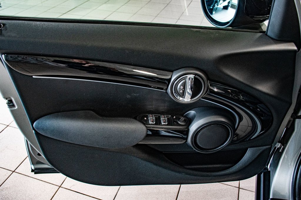 2024 MINI 5 Door COOPER TOIT OUVRANT NAVIGATION CAM CUIR in Montréal, Quebec - 20 - w1024h768px