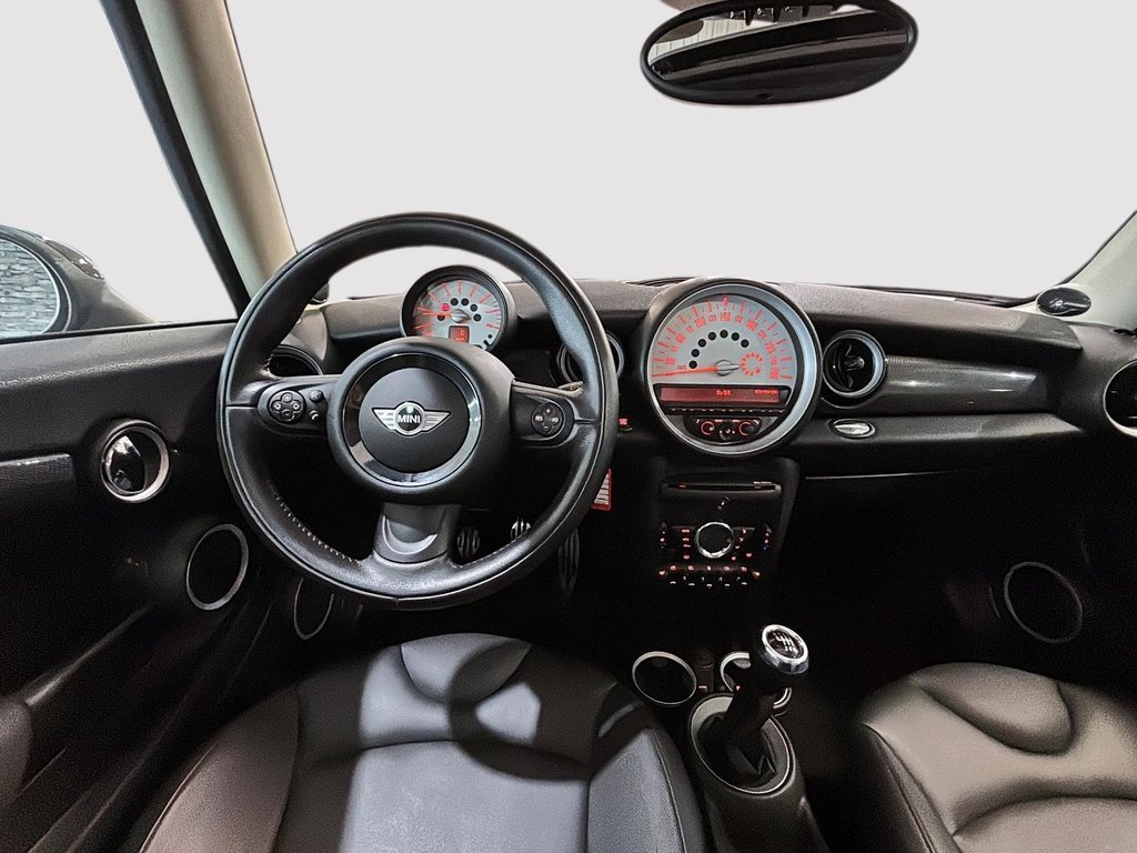 MINI COOPER S HARDTOP TOIT HARMAN KARDON CUIR MAGS 2012 à Montréal, Québec - 20 - w1024h768px