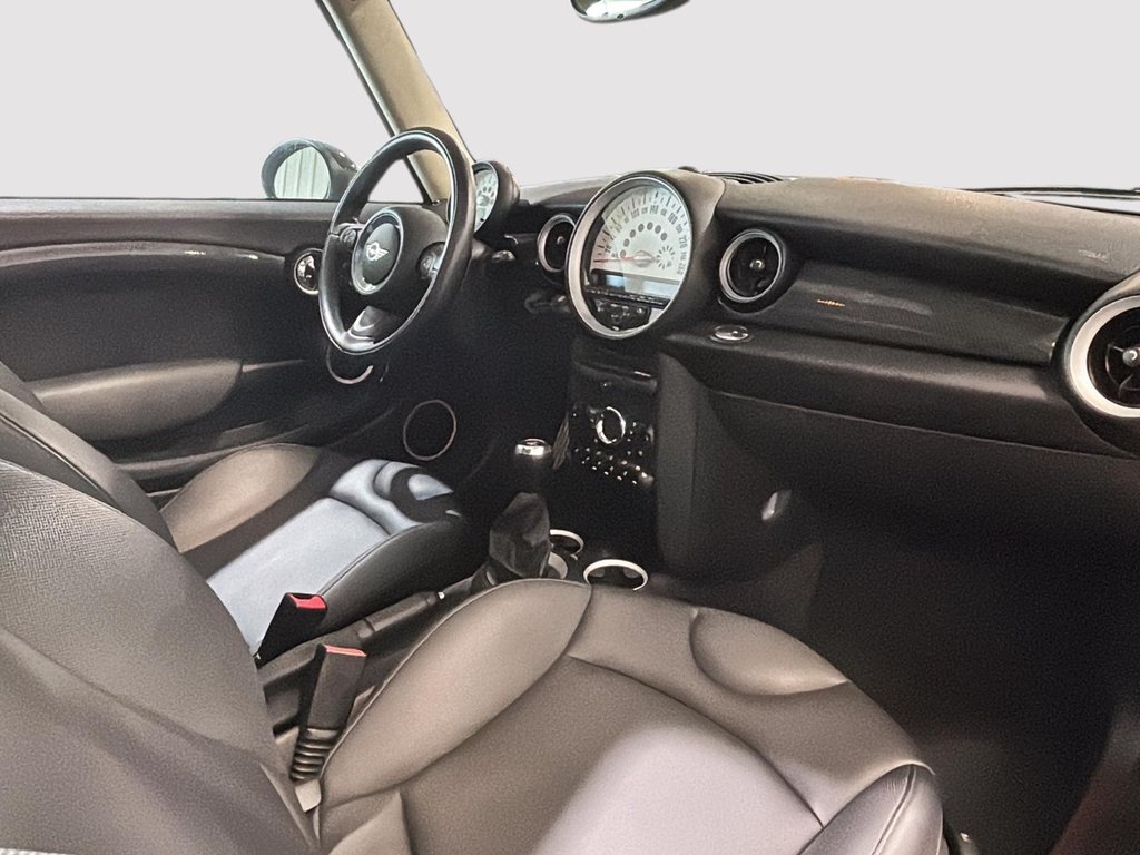 MINI COOPER S HARDTOP TOIT HARMAN KARDON CUIR MAGS 2012 à Montréal, Québec - 13 - w1024h768px
