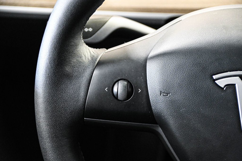2023 Tesla Model Y STANDARD RANGE RWD CUIR TOIT PANO CAMERA in Montréal, Quebec - 25 - w1024h768px