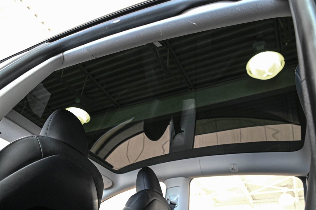 2023 Tesla Model Y STANDARD RANGE RWD CUIR TOIT PANO CAMERA in Montréal, Quebec - 23 - w1024h768px