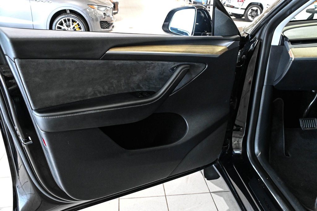 2023 Tesla Model Y STANDARD RANGE RWD CUIR TOIT PANO CAMERA in Montréal, Quebec - 19 - w1024h768px