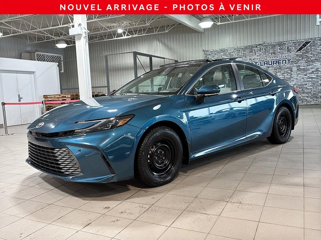 Toyota Camry XLE AWD HYBRID 8 ROUES CAM CUIR SIEGES CHAUFFANTS 2025 à Montréal, Québec - 1 - w1024h768px