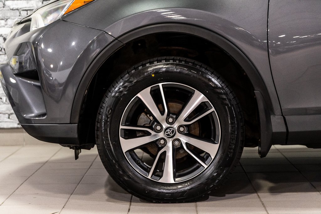 Toyota RAV4 LE AWD A/C SIEGES CHAUFFANTS CAMERA BLUETOOTH 2018 à Montréal, Québec - 5 - w1024h768px