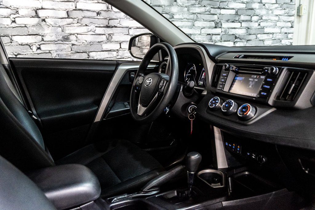 Toyota RAV4 LE AWD A/C SIEGES CHAUFFANTS CAMERA BLUETOOTH 2018 à Montréal, Québec - 26 - w1024h768px