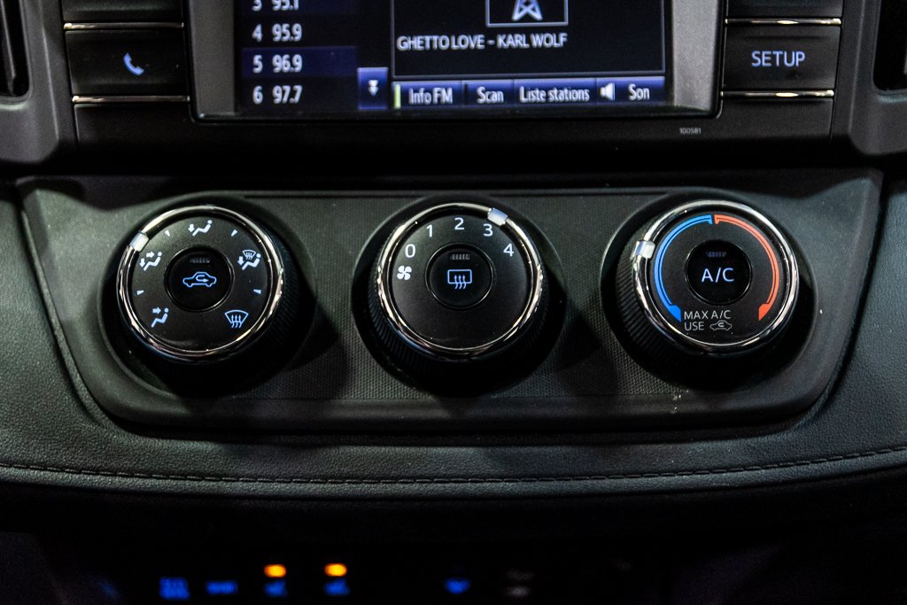 Toyota RAV4 LE AWD A/C SIEGES CHAUFFANTS CAMERA BLUETOOTH 2018 à Montréal, Québec - 31 - w1024h768px