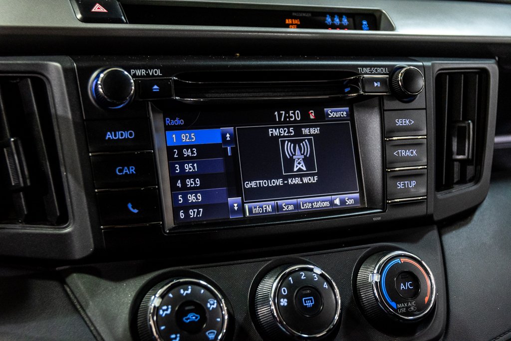 Toyota RAV4 LE AWD A/C SIEGES CHAUFFANTS CAMERA BLUETOOTH 2018 à Montréal, Québec - 29 - w1024h768px