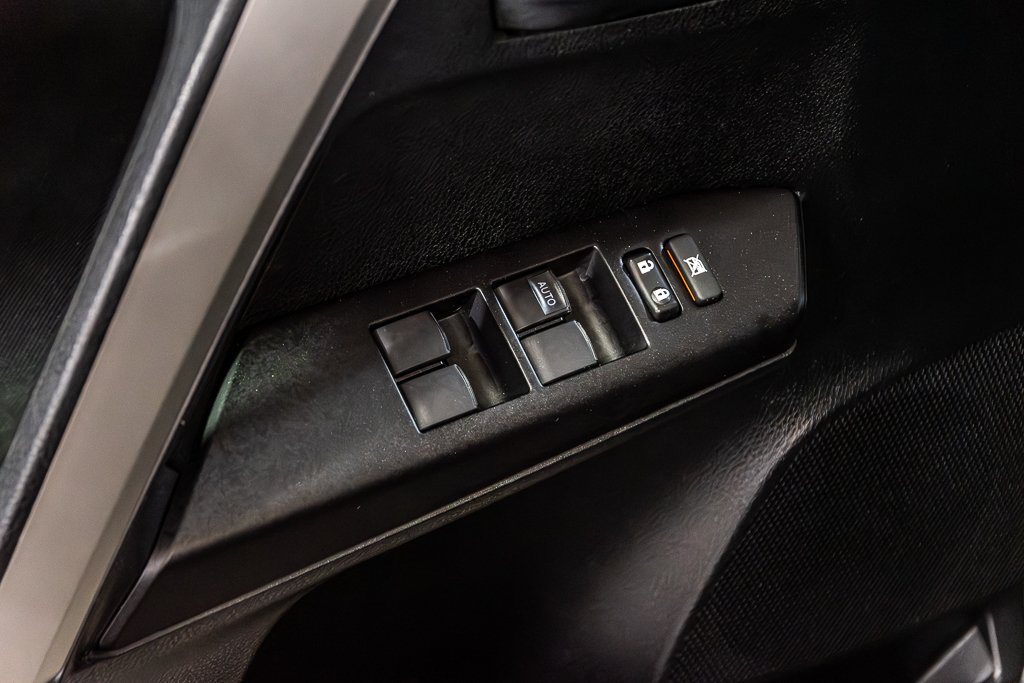 Toyota RAV4 LE AWD A/C SIEGES CHAUFFANTS CAMERA BLUETOOTH 2018 à Montréal, Québec - 18 - w1024h768px