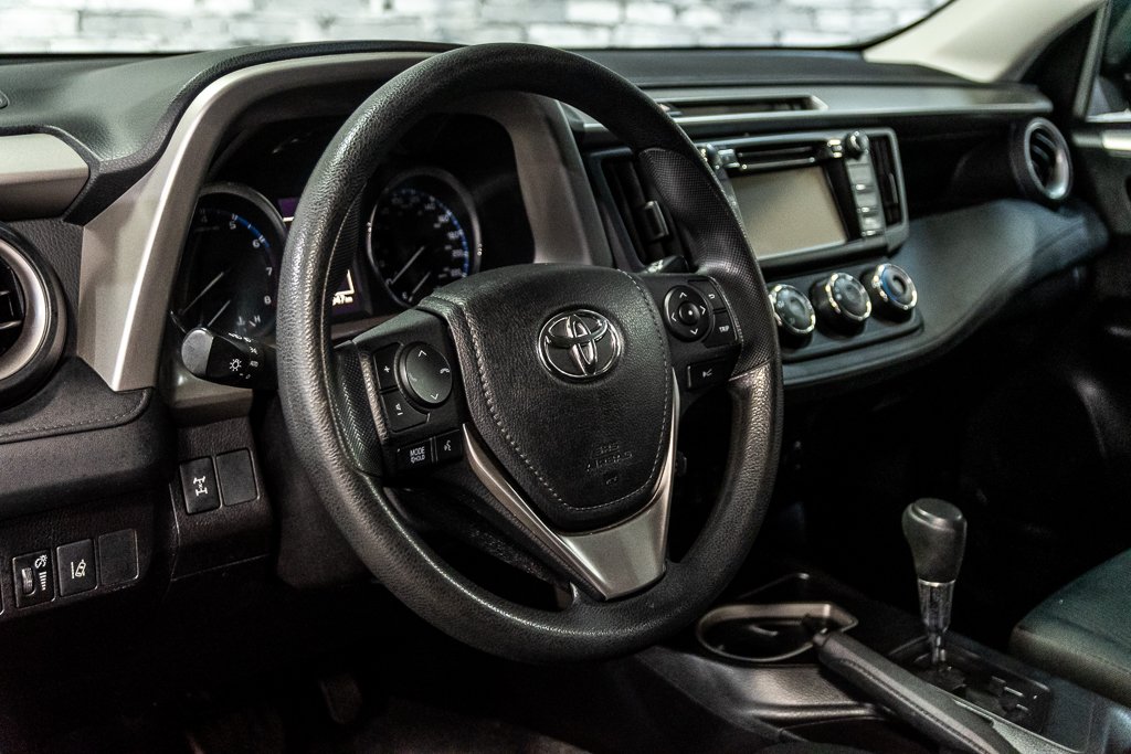 Toyota RAV4 LE AWD A/C SIEGES CHAUFFANTS CAMERA BLUETOOTH 2018 à Montréal, Québec - 21 - w1024h768px