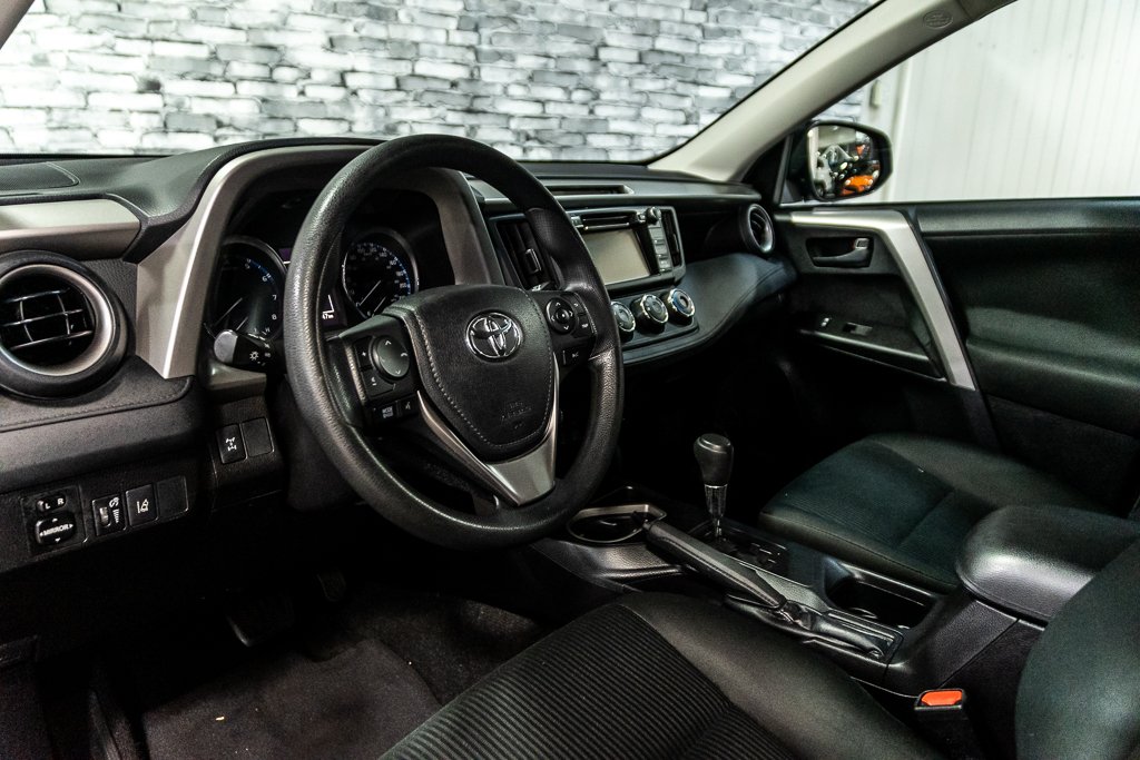 Toyota RAV4 LE AWD A/C SIEGES CHAUFFANTS CAMERA BLUETOOTH 2018 à Montréal, Québec - 22 - w1024h768px