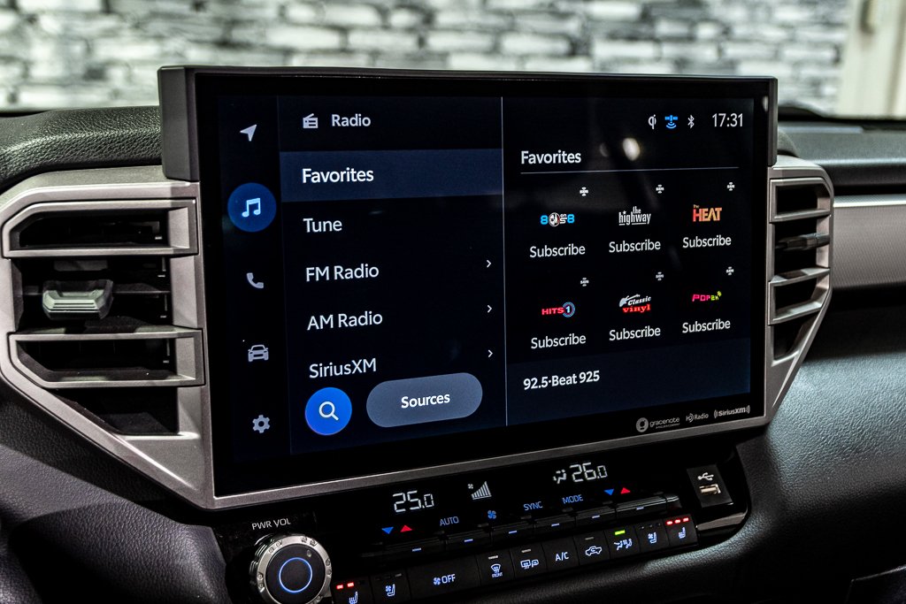 2024 Toyota Tundra Limited Hybrid 4x4 Toit Sieges Chauffants Camera in Montréal, Quebec - 28 - w1024h768px