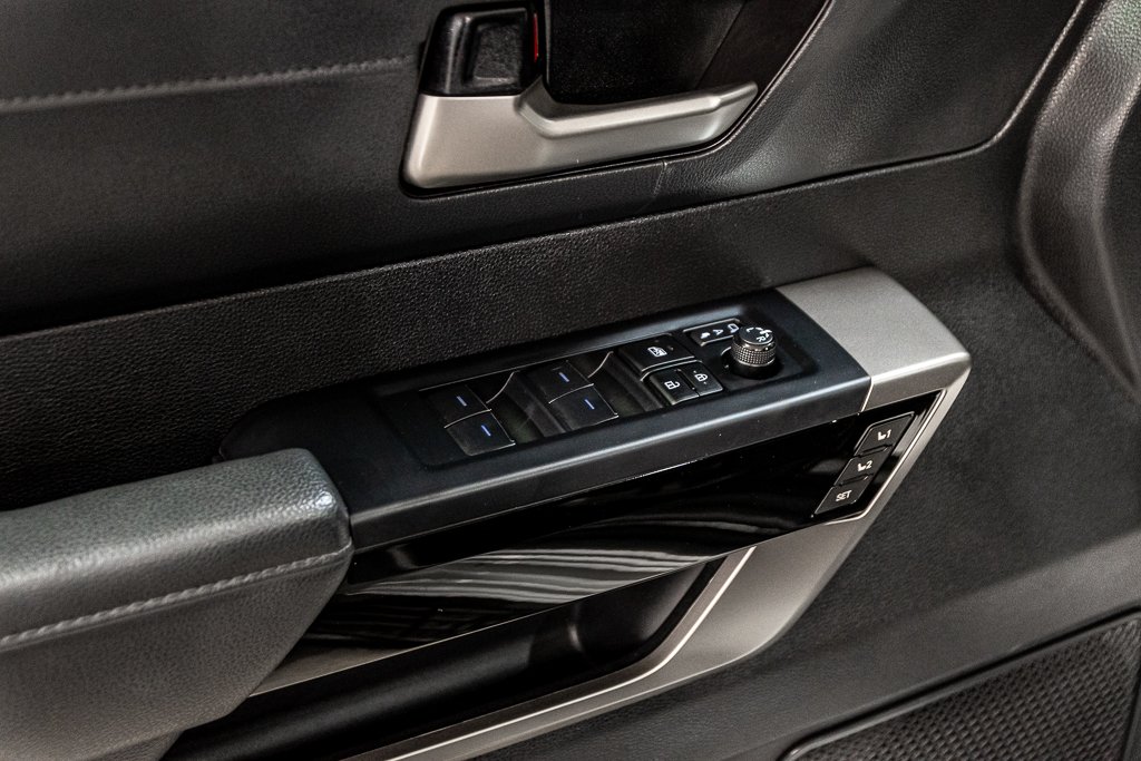 2024 Toyota Tundra Limited Hybrid 4x4 Toit Sieges Chauffants Camera in Montréal, Quebec - 16 - w1024h768px