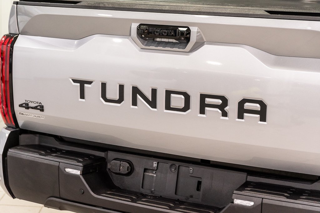 2024 Toyota Tundra Limited Hybrid 4x4 Toit Sieges Chauffants Camera in Montréal, Quebec - 12 - w1024h768px