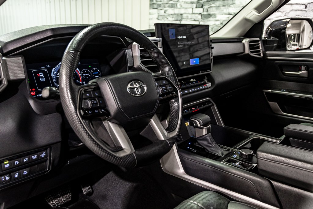 2024 Toyota Tundra Limited Hybrid 4x4 Toit Sieges Chauffants Camera in Montréal, Quebec - 19 - w1024h768px