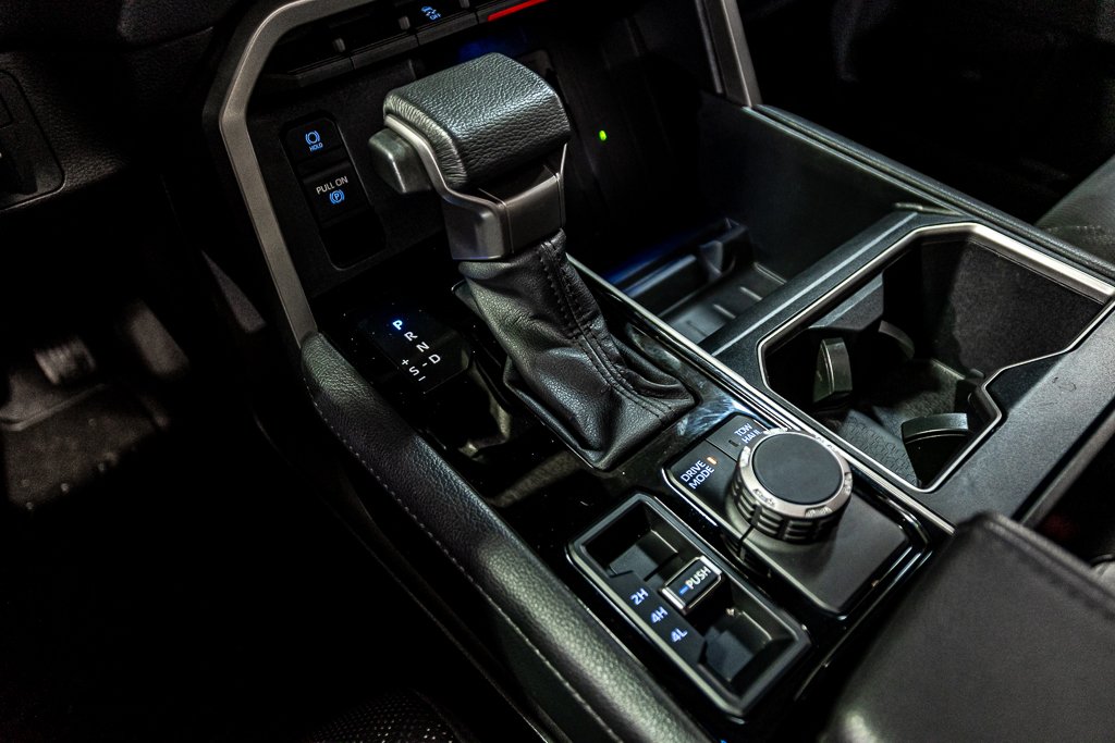 2024 Toyota Tundra Limited Hybrid 4x4 Toit Sieges Chauffants Camera in Montréal, Quebec - 30 - w1024h768px