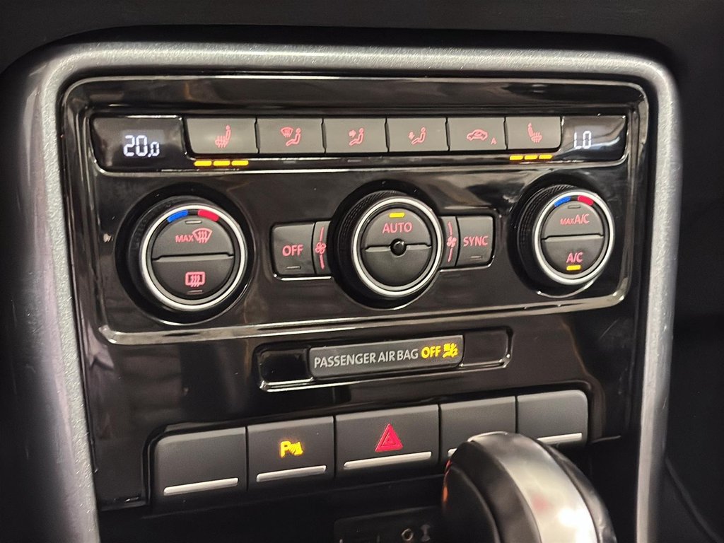 2017 Volkswagen Beetle Convertible Dune in Montréal, Quebec - 36 - w1024h768px