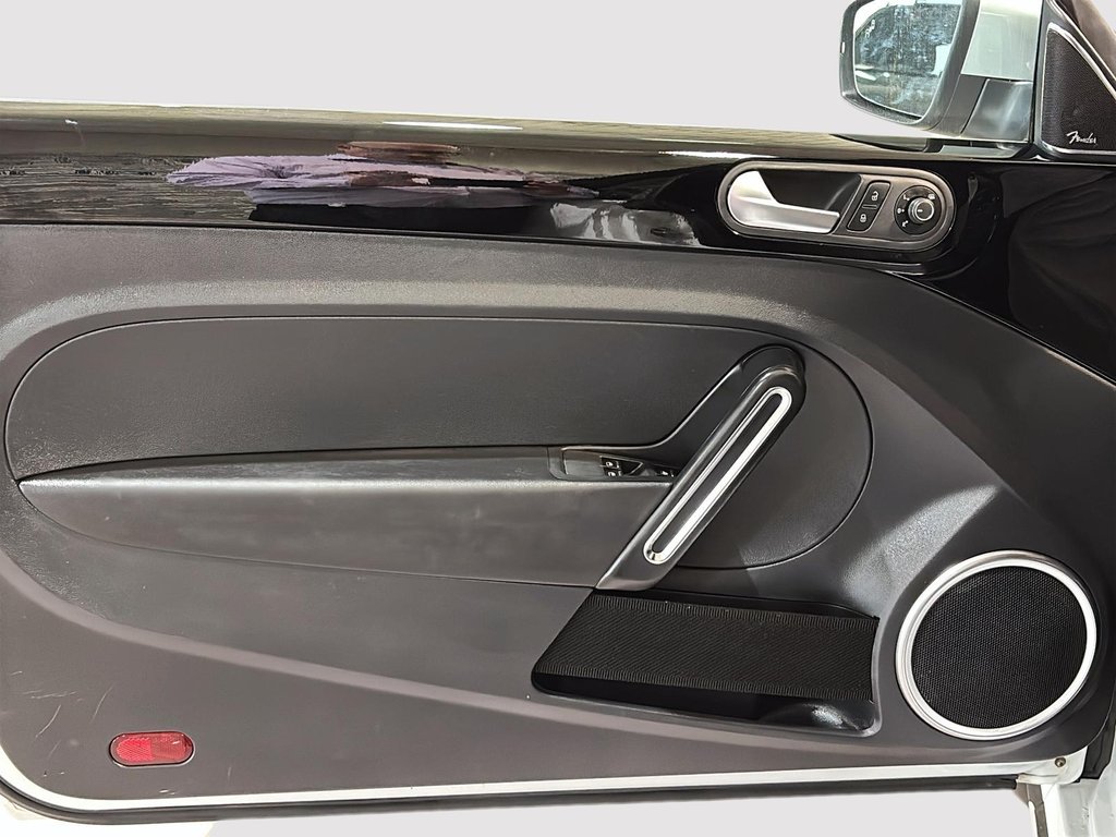 2017 Volkswagen Beetle Convertible Dune in Montréal, Quebec - 20 - w1024h768px