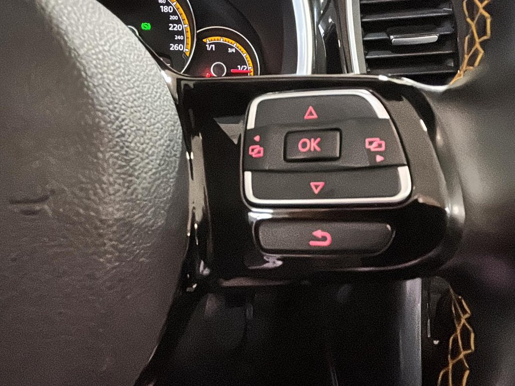 2017 Volkswagen Beetle Convertible Dune in Montréal, Quebec - 34 - w1024h768px