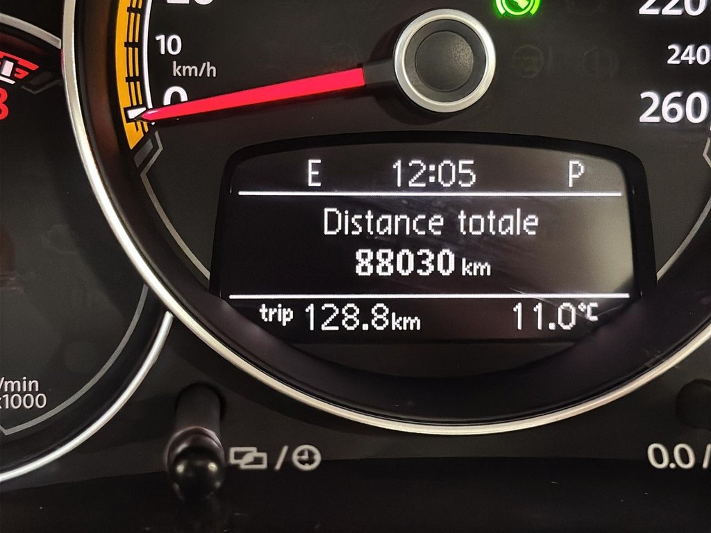 2017 Volkswagen Beetle Convertible Dune in Montréal, Quebec - 35 - w1024h768px