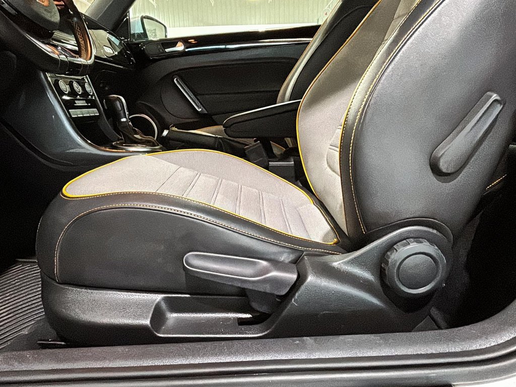 2017 Volkswagen Beetle Convertible Dune in Montréal, Quebec - 22 - w1024h768px