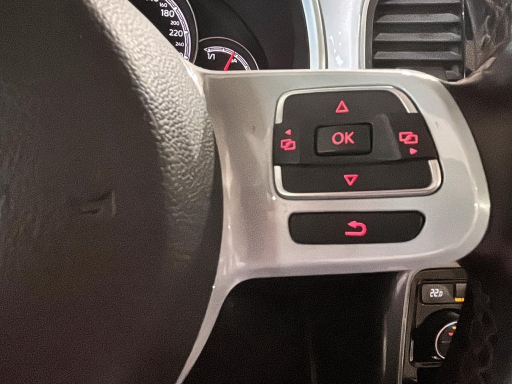 Volkswagen Beetle Coupe CLASSIC CAMERA TOIT PANORAMIQUE BAS KILOMETRAGE 2017 à Montréal, Québec - 32 - w1024h768px