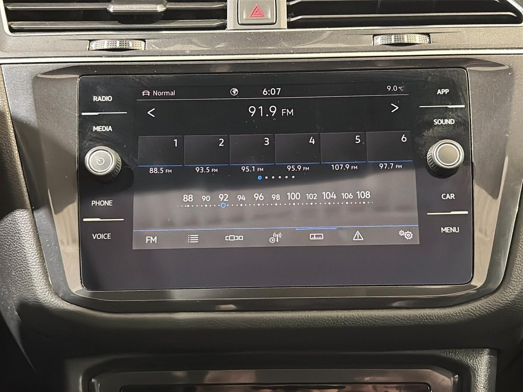 Volkswagen Tiguan Comfortline TOIT SIEGES CHAUFFANTS CAM GPS 2022 à Montréal, Québec - 22 - w1024h768px