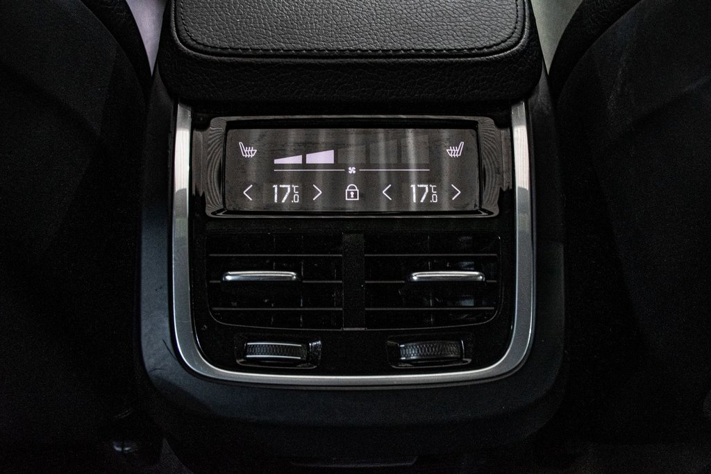 2019 Volvo XC90 MOMENTUM 7 PASSAGERS CUIR TOIT PANO CAM NAV in Montréal, Quebec - 30 - w1024h768px