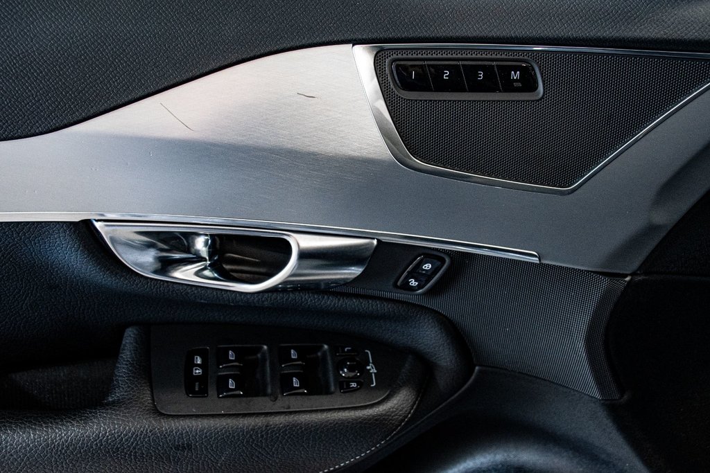 2019 Volvo XC90 MOMENTUM 7 PASSAGERS CUIR TOIT PANO CAM NAV in Montréal, Quebec - 22 - w1024h768px