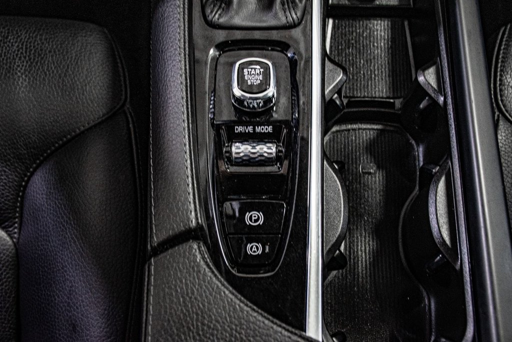 2019 Volvo XC90 MOMENTUM 7 PASSAGERS CUIR TOIT PANO CAM NAV in Montréal, Quebec - 29 - w1024h768px