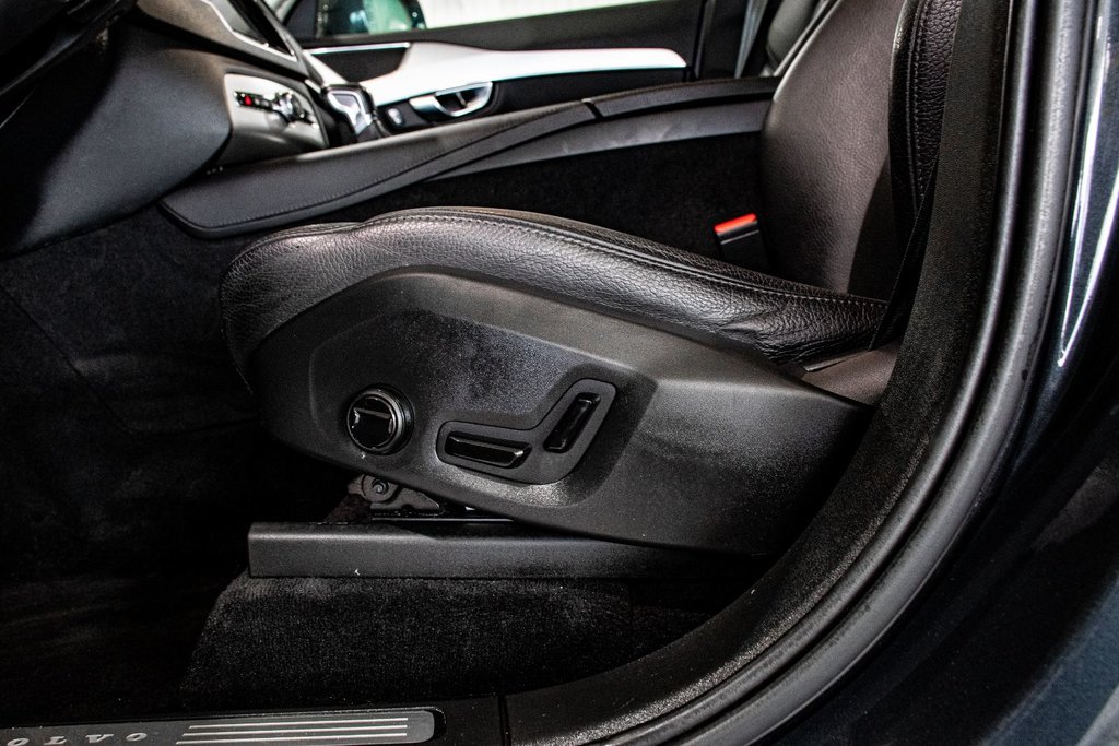 2019 Volvo XC90 MOMENTUM 7 PASSAGERS CUIR TOIT PANO CAM NAV in Montréal, Quebec - 23 - w1024h768px