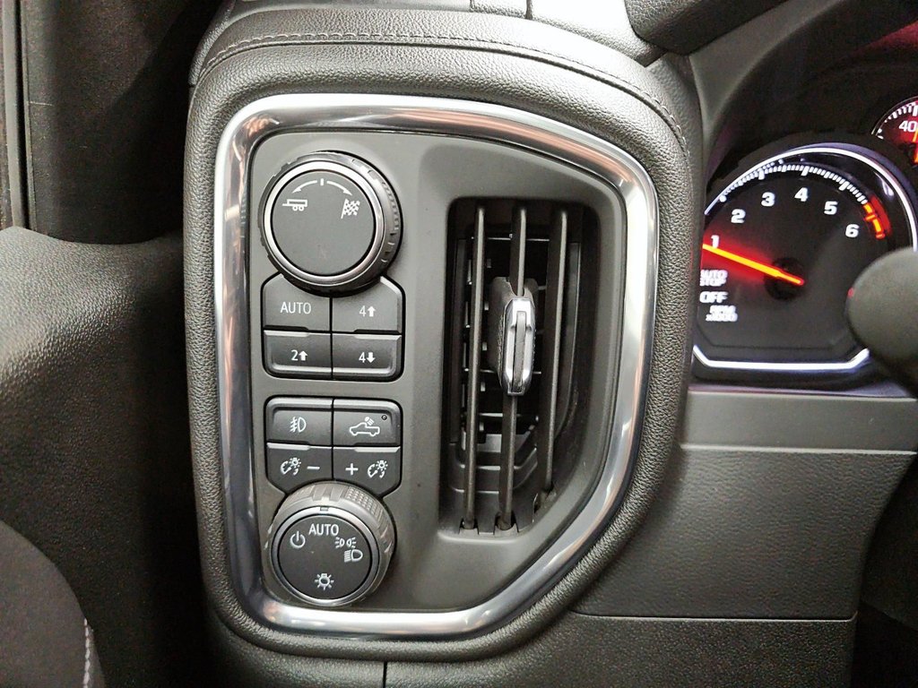 2019 Chevrolet Silverado 1500 in Baie-Comeau, Quebec - 15 - w1024h768px