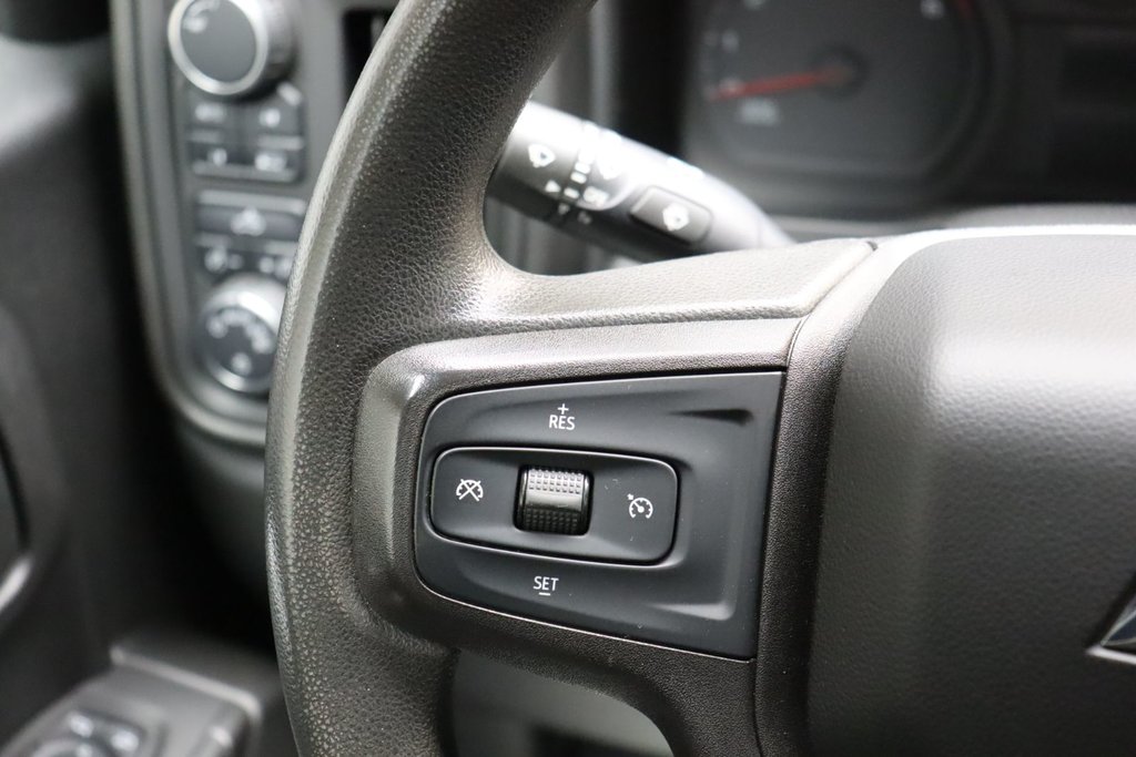 2020  Silverado 1500 Custom V8 5.3L in Chicoutimi, Quebec - 19 - w1024h768px