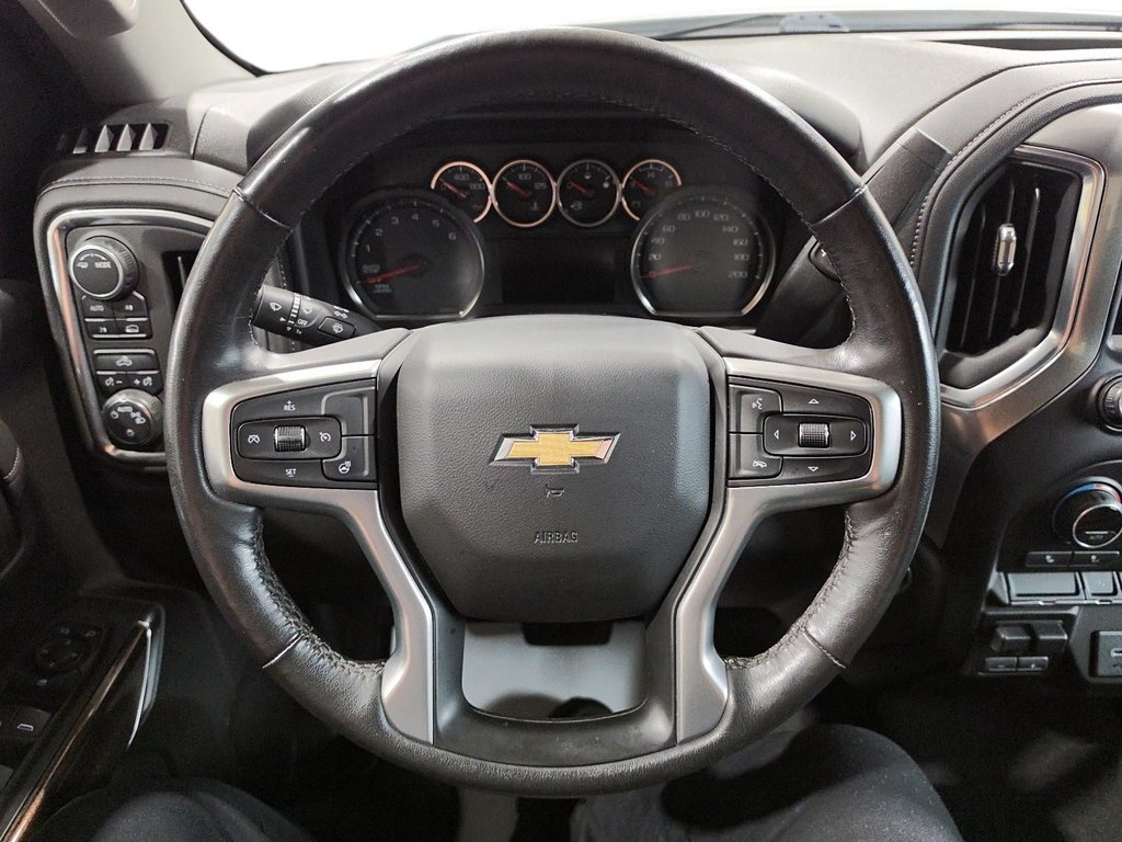 2020 Chevrolet Silverado 1500 LT in Jonquière, Quebec - 12 - w1024h768px