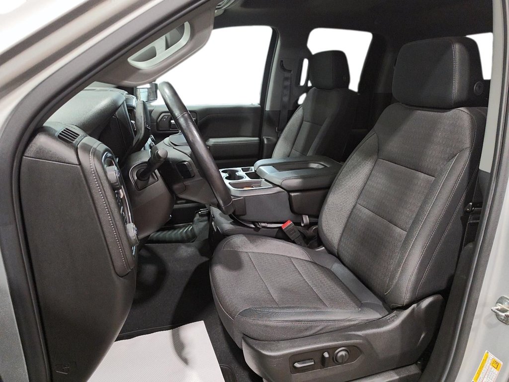 2020 Chevrolet Silverado 1500 LT in Jonquière, Quebec - 8 - w1024h768px