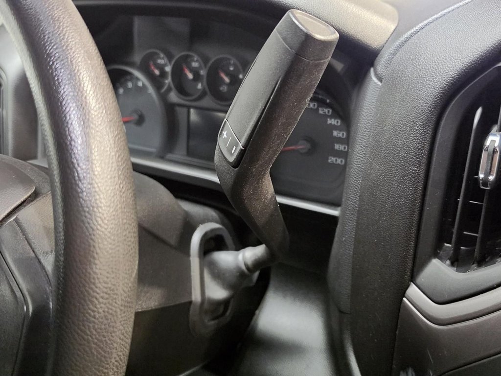 2023 Chevrolet Silverado 1500 Custom in Chicoutimi, Quebec - 15 - w1024h768px