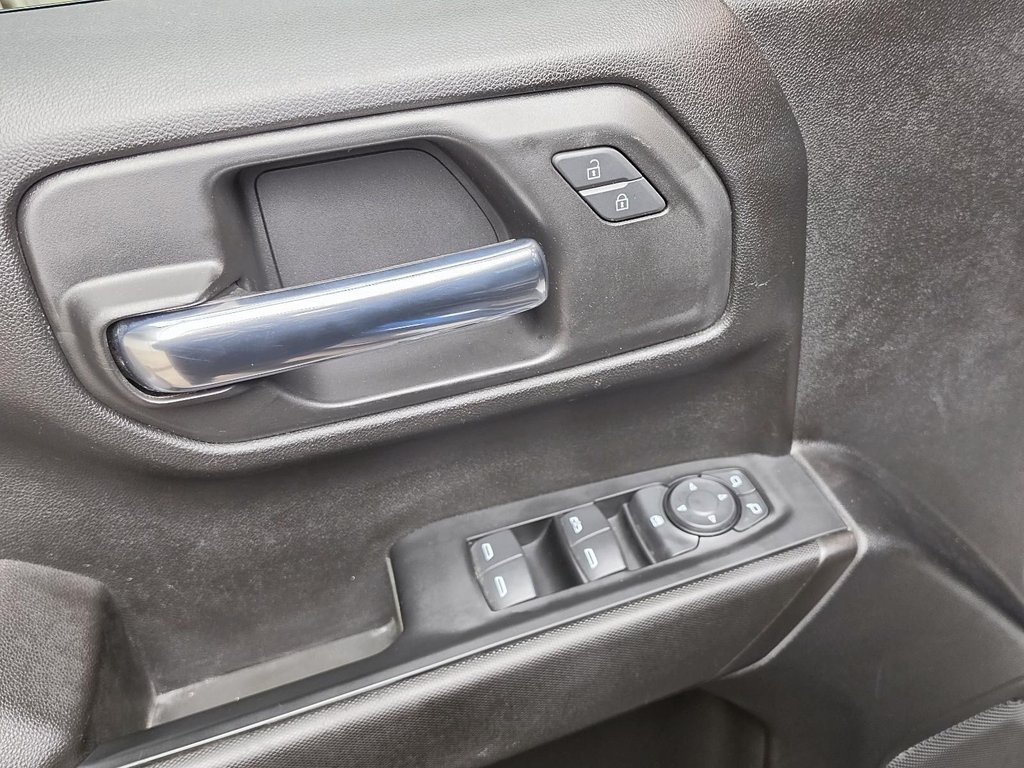 2023 Chevrolet Silverado 1500 Custom in Chicoutimi, Quebec - 11 - w1024h768px