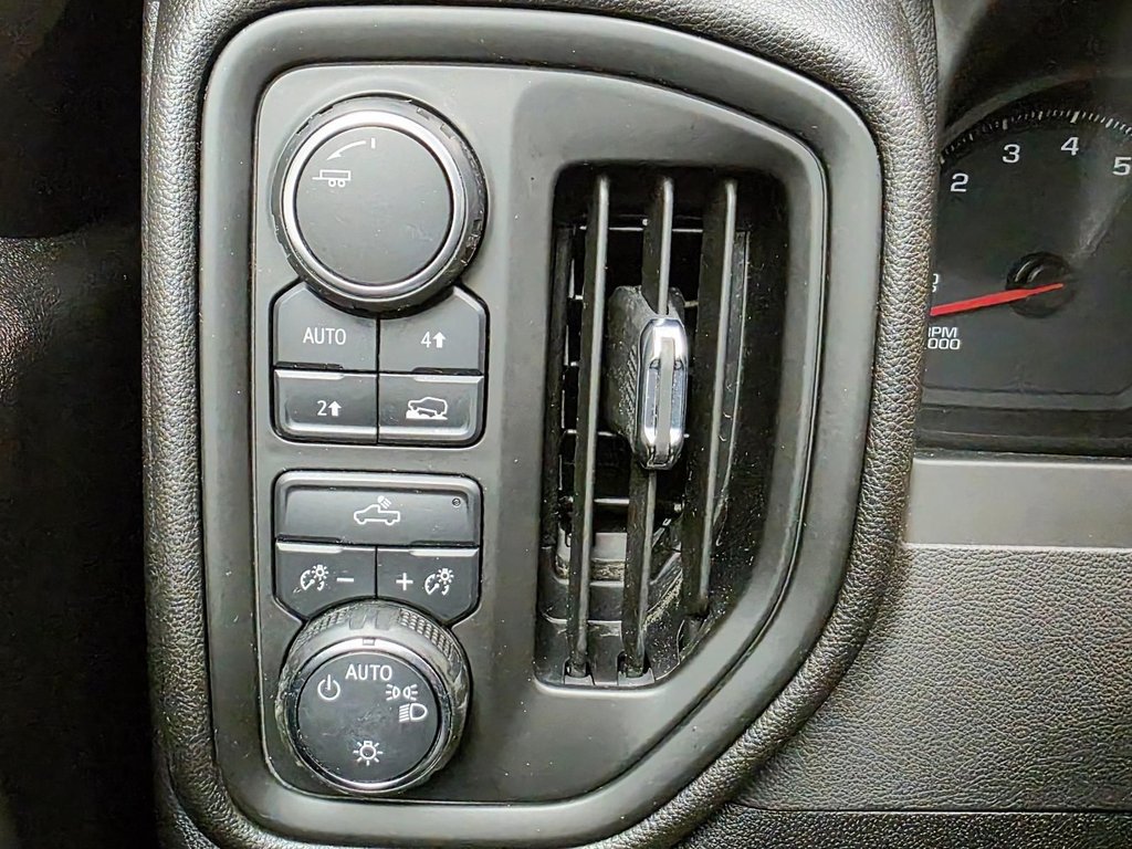 2023 Chevrolet Silverado 1500 Custom in Chicoutimi, Quebec - 16 - w1024h768px