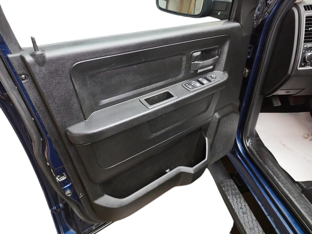 Ram 1500 Classic  2023 à Jonquière, Québec - 11 - w1024h768px