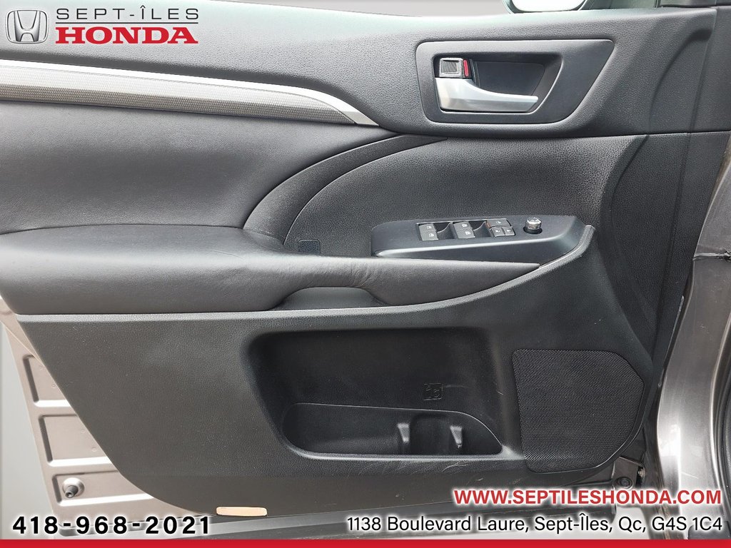 2017 Toyota Highlander XLE in Sept-Iles, Quebec - 10 - w1024h768px