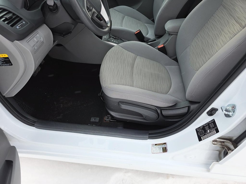 2017 Hyundai Accent GL in Chicoutimi, Quebec - 12 - w1024h768px