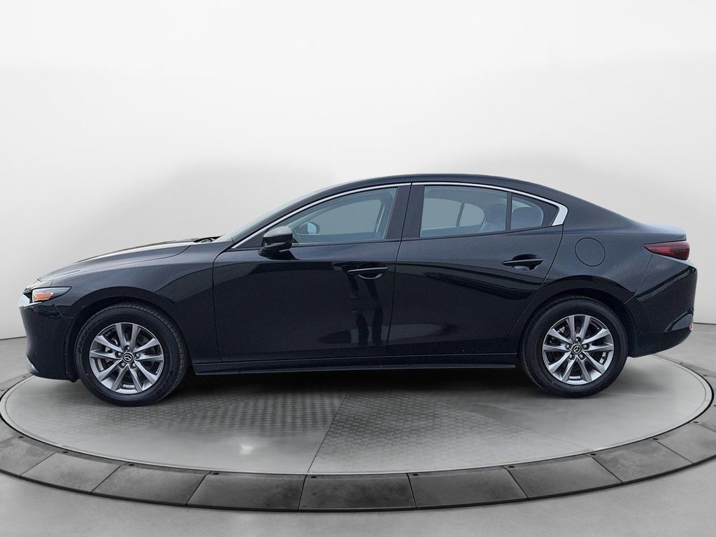 2022 Mazda 3 in Jonquière, Quebec - 8 - w1024h768px