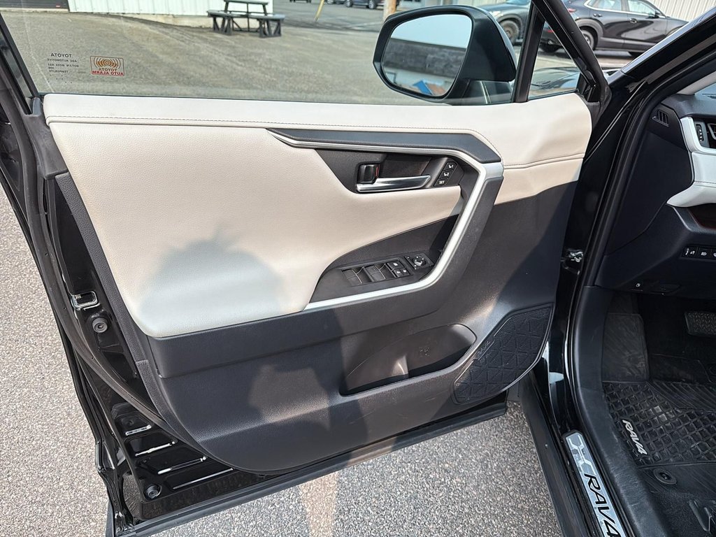 Toyota RAV4 Hybrid Limited 2020 à Jonquière, Québec - 14 - w1024h768px